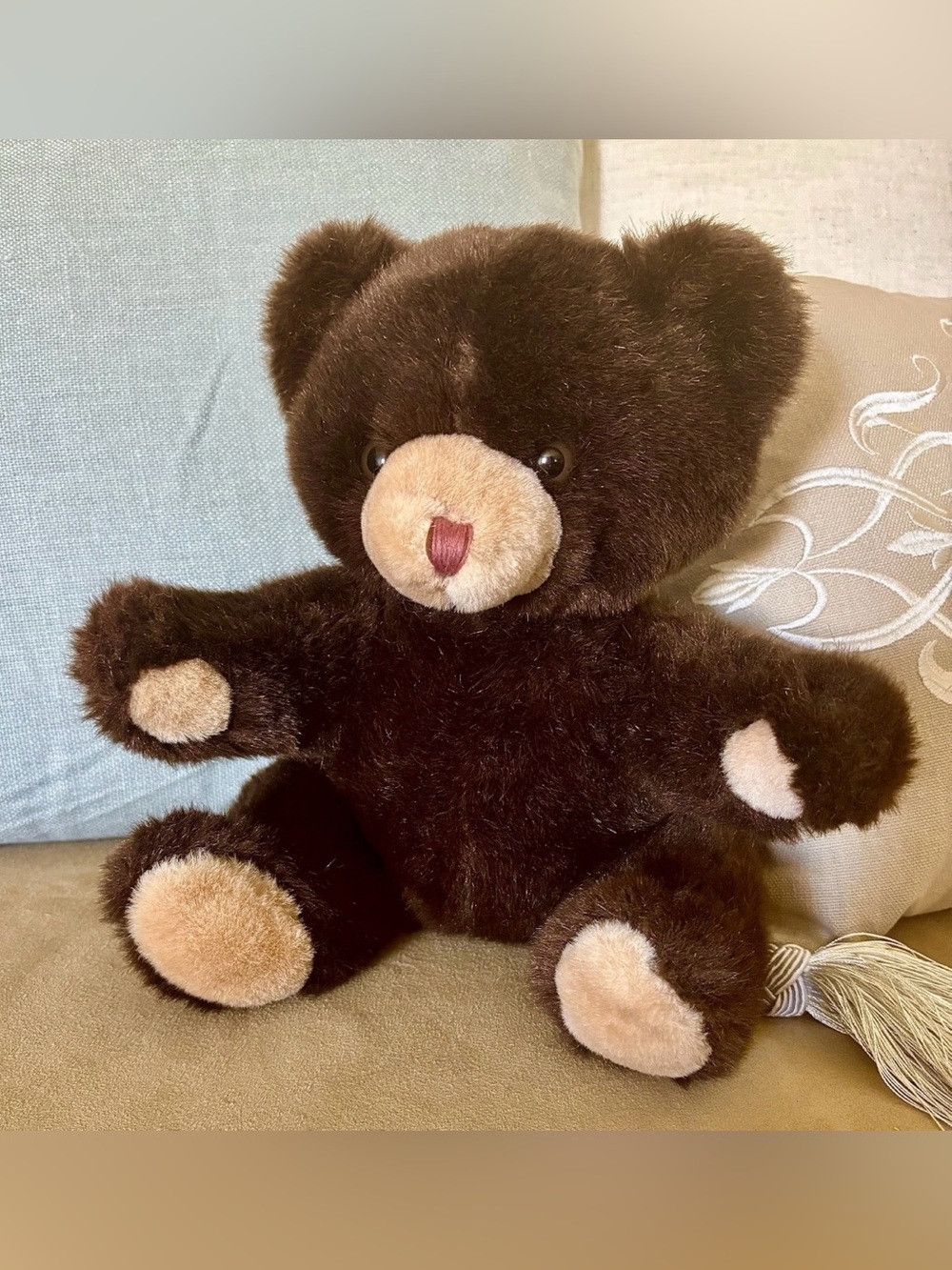 Russ Berrie Vintage CHOCCO Plush Teddy 10” Sitting Bear Dark Brown Washable